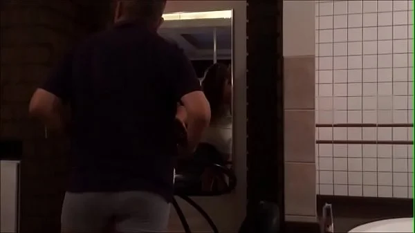 O chefe chamou minha esposa para fazer horas extras e me devolveu com o cu arrombado - amador de verdade - completo no RED