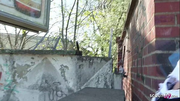 GERMAN SCOUT - MEGA TITTEN MILF JULIA ANAL GEFICKT BEI STRASSEN CASTING FÜR GELD IN BERLIN