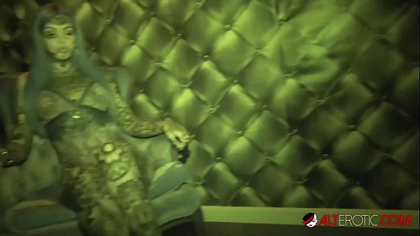 HO HUNTERS - Tattooed ghost Amber Luke wants to fuck