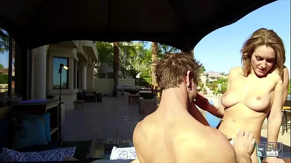 Hot couple fuck in the backyard
