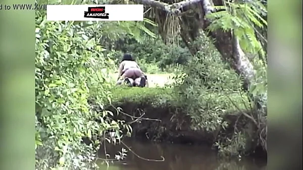 Casal da zona rural é flagrado fazendo sexo no mato