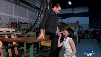 Je me fais enculer par le pervers de la boîte