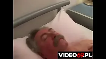 Polskie porno - Gruby miś posuwa koleżankę córki
