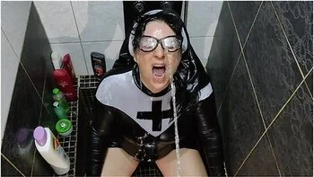 Golden Shower Time With Perv-mom