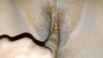 Desi Bhabi Fingering Close Up Pussy and Squirting Wet Juice - Bangladeshi Bengali