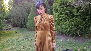 Amateur MILF Wanilianna Teases in Garden Outdoor Solo HD