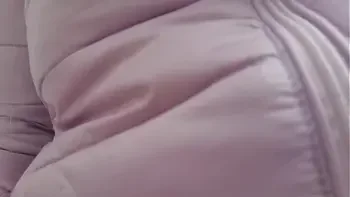 Nicoletta bathes all her yogapants in a public park do you want to see?