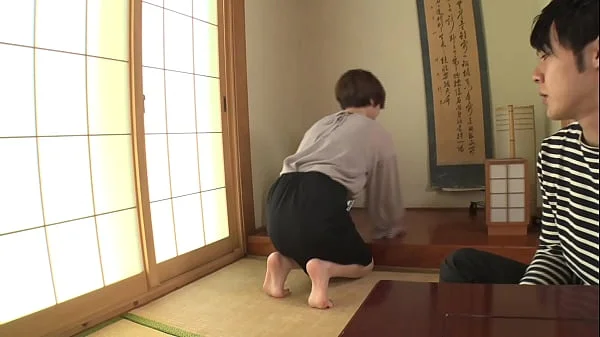旦那が一服している短い時間で、義理の息子に毎日10発以上中出しされています…。　瀬戸奈々子