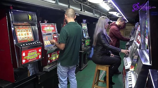 Casino con latinas calientes #1(soldier huge cock y Ashley Grey X)