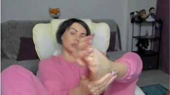 Stepmommy Teases Her Feet For You To Cum On It