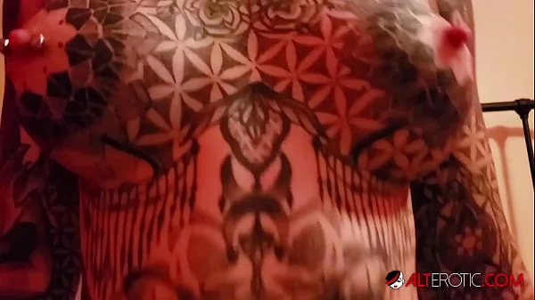 Inked up beauty Amber Luke craves a big cock