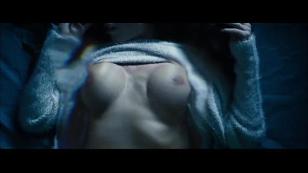 Aria London - Deadly Crush - 2018 - Follada por un fantasma en la cama - Tremenda MILF con tremendas tetas follando con el hombre invisible