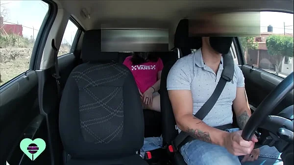 Hermosa se masturba dentro de mi uber y no se da cuenta que la estoy grabando