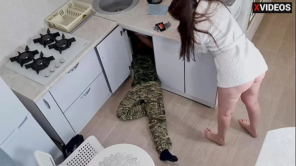 Oh yeah, yeah, yeah, fuck it, don't stop! Locksmith fucks my stepmom right in the kitchen