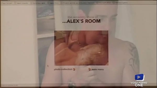 Alex, blonde nymphomane, ramène un jeune homme à grosse bite