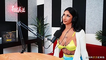 Fucks Luna Bby After Shes Finished With Her Podcast - Scott Nails