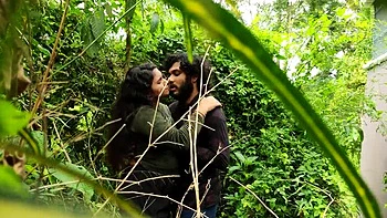 Malayali Couple Wild Outdoor Sex in Forest - Desi Village MMS 4K
