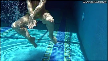 Milf Babe Nicole Pearl Shaking Ass Underwater