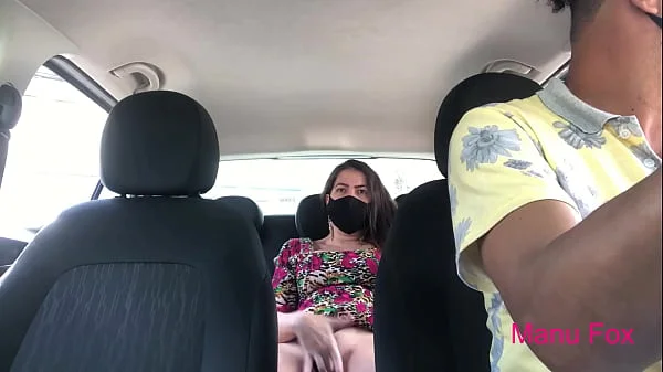 Provoquei o motorista do uber até ele me fazer gozar