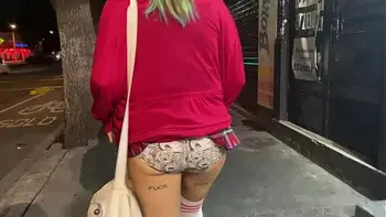 Se fue de pinta y se masturba en la calle hasta lograr un squirting