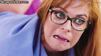 Lesbo beauty squirting on GFs face