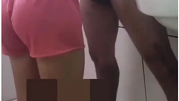 Fodendo A Empregada . No Banheiro !