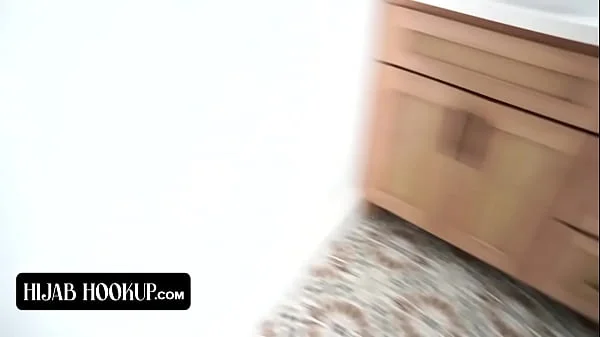 Thick Hijab Wife Tokyo Lynn Can No Longer Resists Her Horny Husband