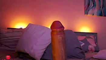 Bubble butt amateur goes solo with a toy in the powder room