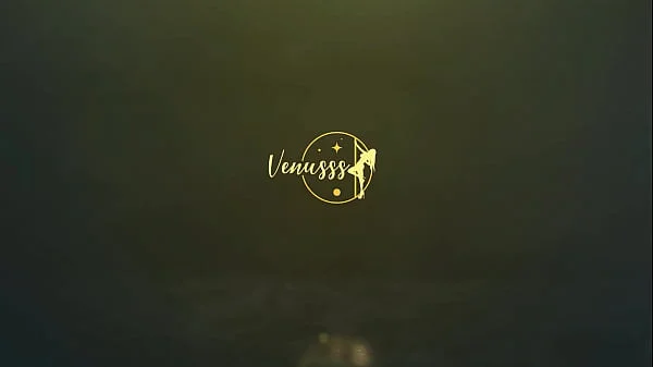 Amigas se acabam em pau no Glory Hole e levam gozada na cara - Venusss Model e Cherry Adams