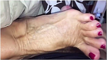 Granny Ann Wants Huge Cum Shot On Hertoes While She Talks Dirty