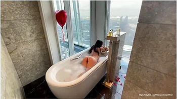 中国易明的性爱视频 纯长发蜜桃臀斗白公鸡妩媚上海小姐粉红洞