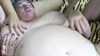 Sweet old lady Eva Kay gives her girlfriend a passionate cunnilingus