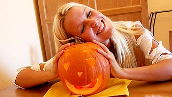 Gorgeous blonde Sophie Moone is making a nice Halloween pumpkin