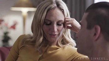 Skinny blonde hottie Mona Wales likes hardcore morning fuck