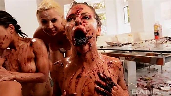 Sarah Vandella and Hope Howell are enjoying oral sex so much