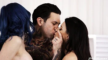 Good doggy style fuck with two babes India Summer and Jewelz Blu
