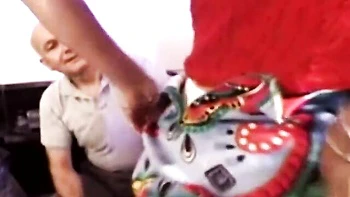 Pulchritudinous squeeze at threesome clip