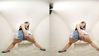 Modest Antonia Sainz at virtual reality trailer