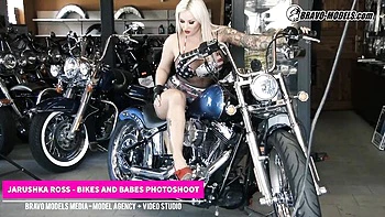 Milf scene with flashy Jarushka Ross from Bravo Models