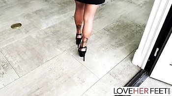 Watch hottie Linda Lan's dirt