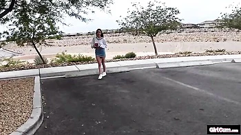 Small-tit and young chick Tess Thompson knows how to suck