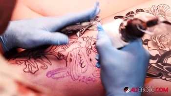 Tattooed milf gets blowjob and creampie