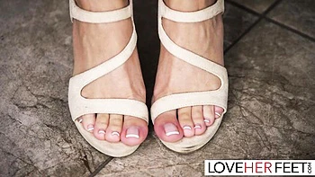 Candee's Blonde Foot Fetish Blowjob Worship