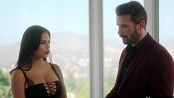 Manuel Ferrara fucks fake-tit girls in hotel threesome