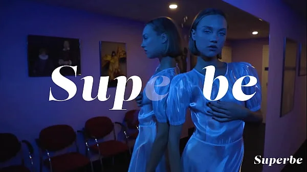 SUPERBE - Hannah Ray  - Gorgeous New Model Shows Her Naked Body