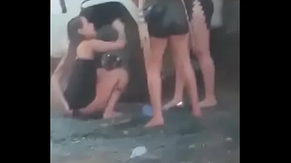 Bunda gostosa de mulheres mijando na rua