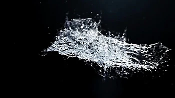 Fiancée’s soaked pussy squirts with piss play