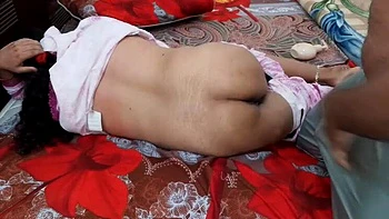 Hot stepmom gives ass massage with steamy happy ending