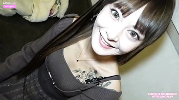 MGiRL TV Asian Milf Cumshot Blowjob