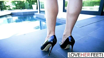 Queenie Sateen's Sexy Foot Worship JOI